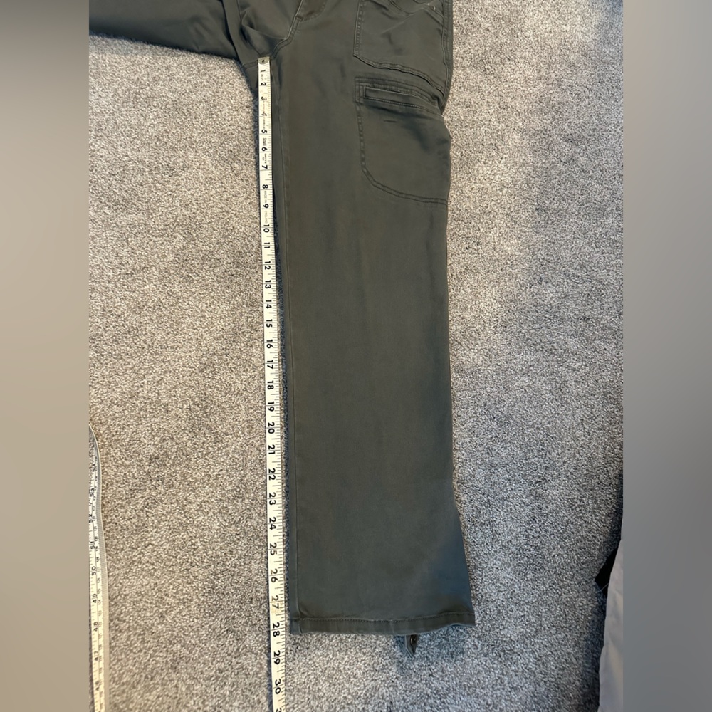 Democracy Sage Green cropped Cargo Pants  Size 12 - Picture 9 of 10